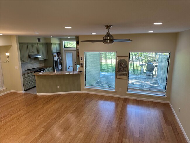 Foto del edificio - 9400 Doliver Dr