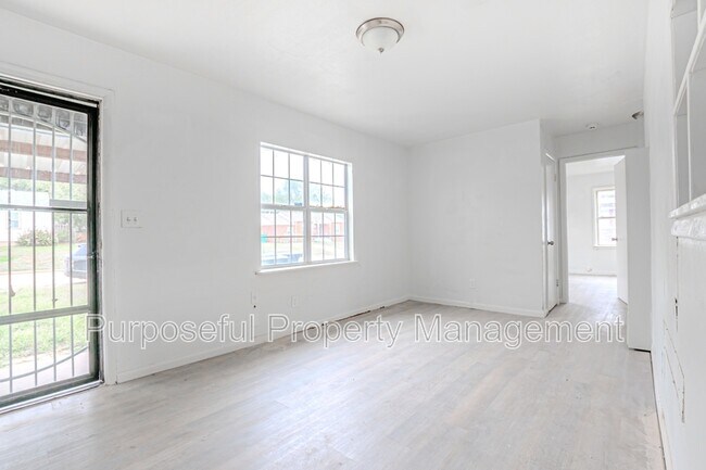 Building Photo - 3128 NE 15th St