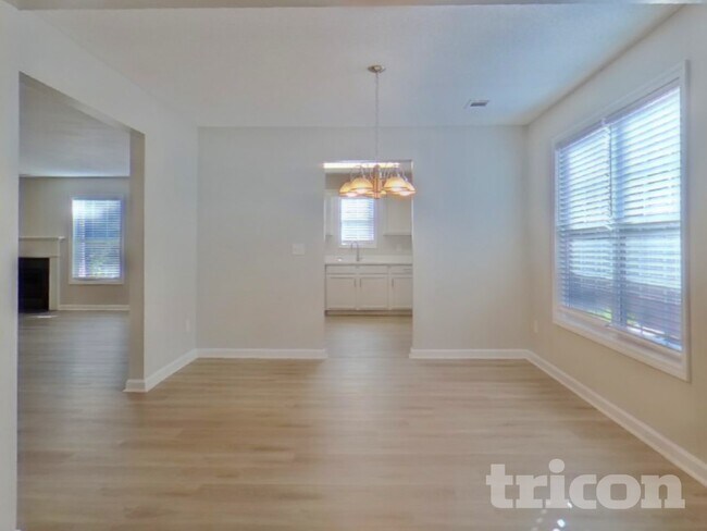 Foto del edificio - 629 Amberwood Dr