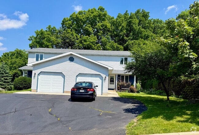 Building Photo - 840 Teutonia Dr