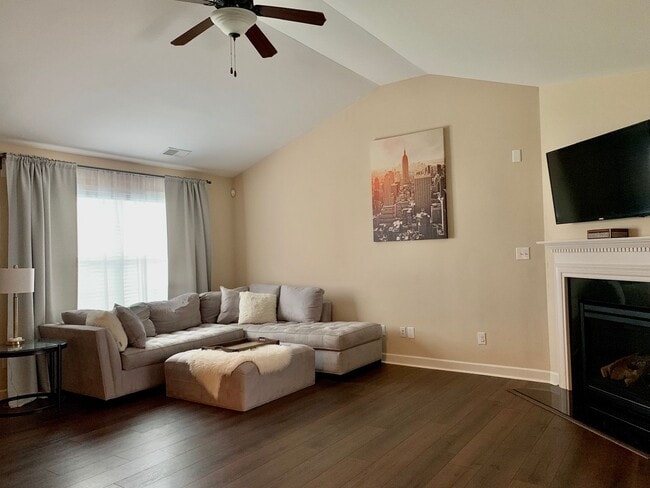 Building Photo - Beautiful 3 Bed 2 Bath Home in Jack Britt
