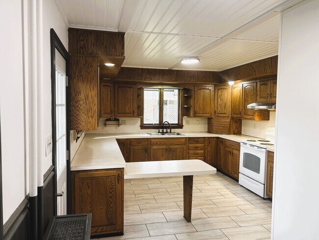 Building Photo - 241 Market St