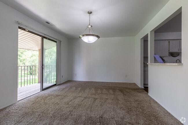 The Arlington Classic - Dining Room - Edge At Farmington Hills - Farmington Hills, MI