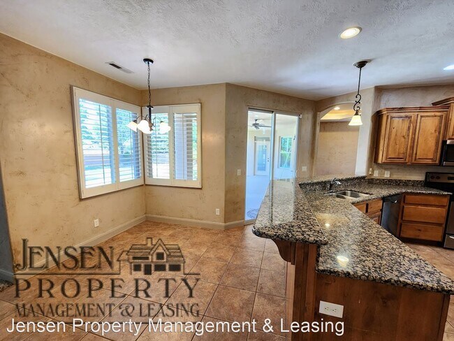 Foto del edificio - 4 br, 3 bath House - 586 East Lost Ridge