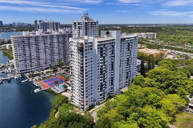 Foto del edificio - 2780 NE 183rd St