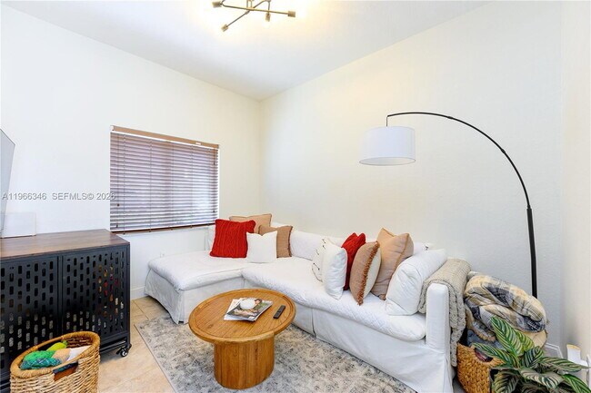 Foto del edificio - 17815 NW 74th Ct