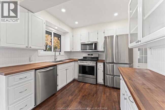 Photo du bâtiment - 98 Commissioner Dr