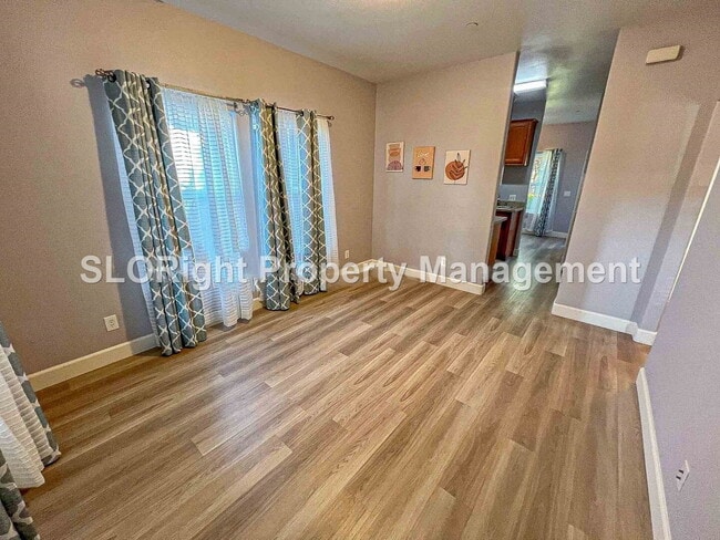 Building Photo - AVAILABLE NOW - Charming Atascadero Home - 2 Bed / 1 Bath