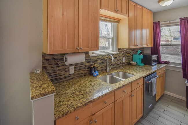 Foto del edificio - 1621 Trenton St