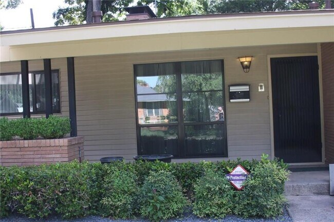 Foto del edificio - 10504 Lake Gardens Dr