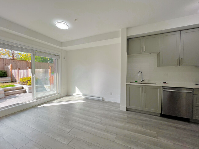 Building Photo - 9689 140 St