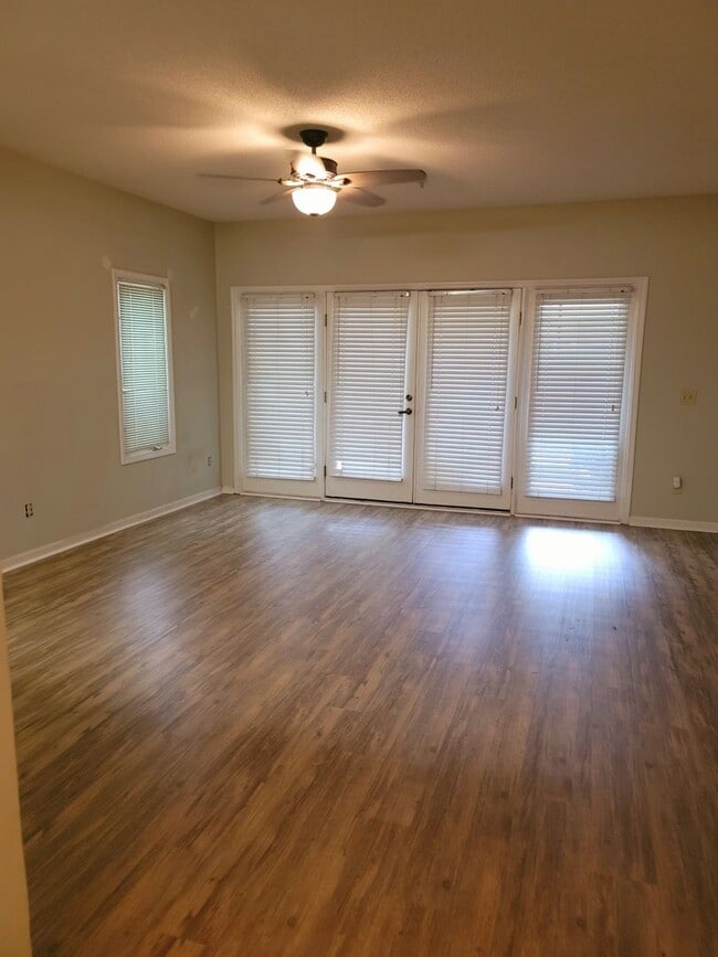 Building Photo - 1221 Tidewater Dr
