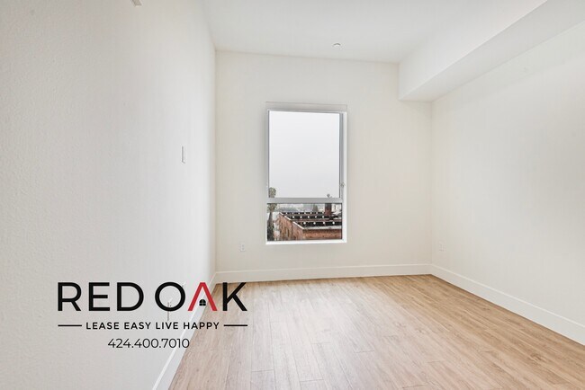 Foto del edificio - ~6 Weeks FREE~ Inviting, Sunlit Three Bedr...
