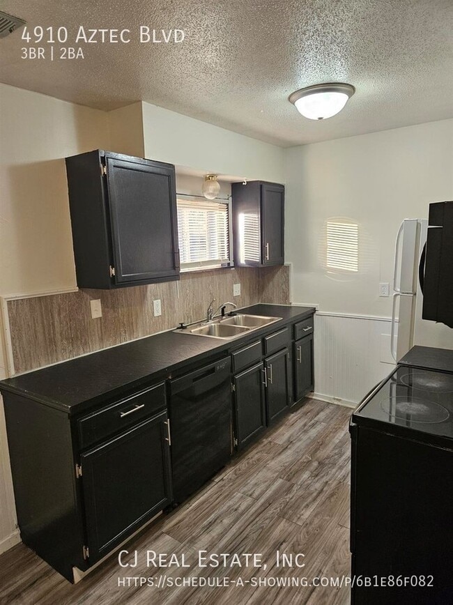 Foto del edificio - 4910 Aztec Blvd