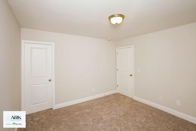 Building Photo - 417 Blue Robin Ln
