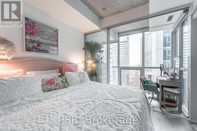 Building Photo - 88 Blue Jays Way