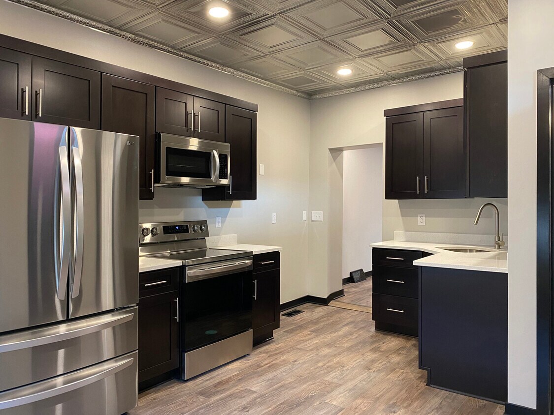 Tin Top 1 - Kitchen - 2416 E Carson St