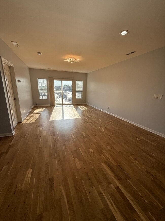 Foto del edificio - 3000 W Lawrence Ave