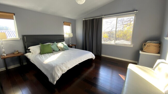 Foto del edificio - 1302 Singleton Ave