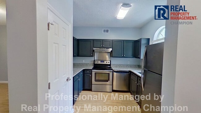 Building Photo - Spacious 2 BD/1 BA First Floor Condo w/Cen...