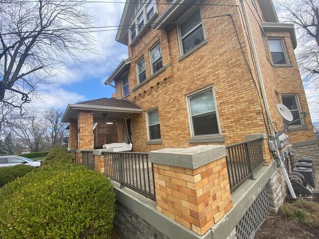 Foto del edificio - 400 Grand Ave