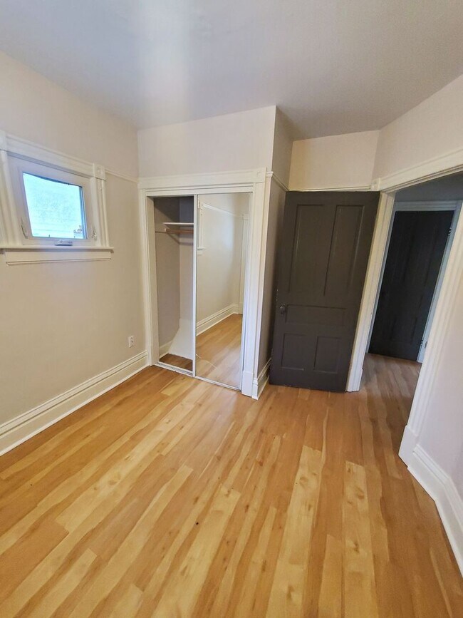 Foto del edificio - 1578-1580 S 72nd St. (Duplex)