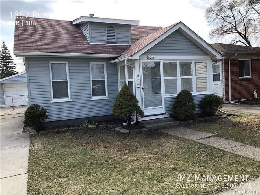 Foto principal - 1857 Russell Ave