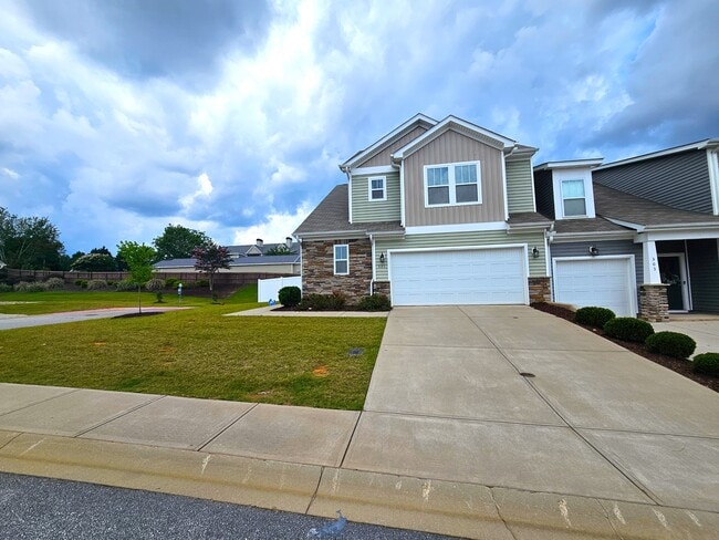 Building Photo - 301 Albemarle Ln