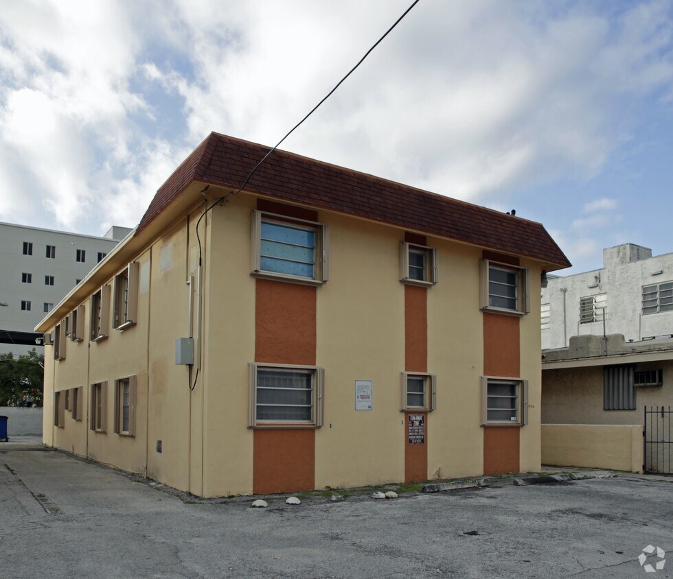 Foto principal - 1436 SW 7th St