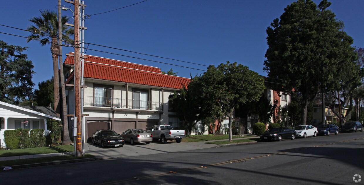 Primary Photo - 5837 Pickering Ave
