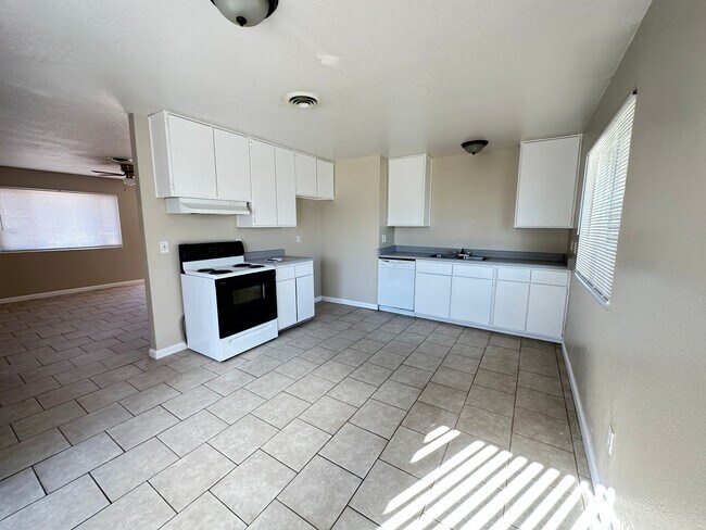 Building Photo - 3 bed/ 2 ba house  - Olivehurst