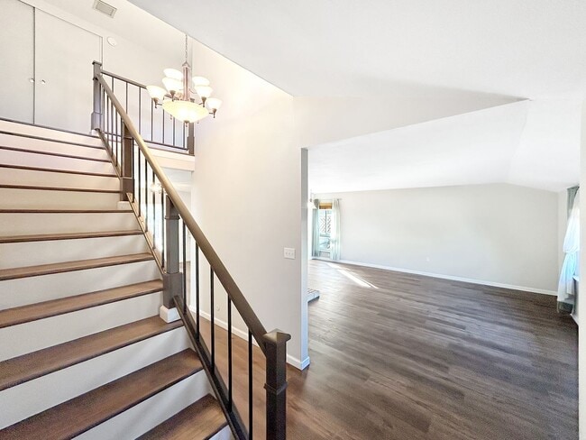Foto del edificio - Beautiful 4BD/2BA W/ Attached Garage in Cl...