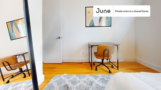 Foto del edificio - Private bedroom in 3 bed/1 bath Home