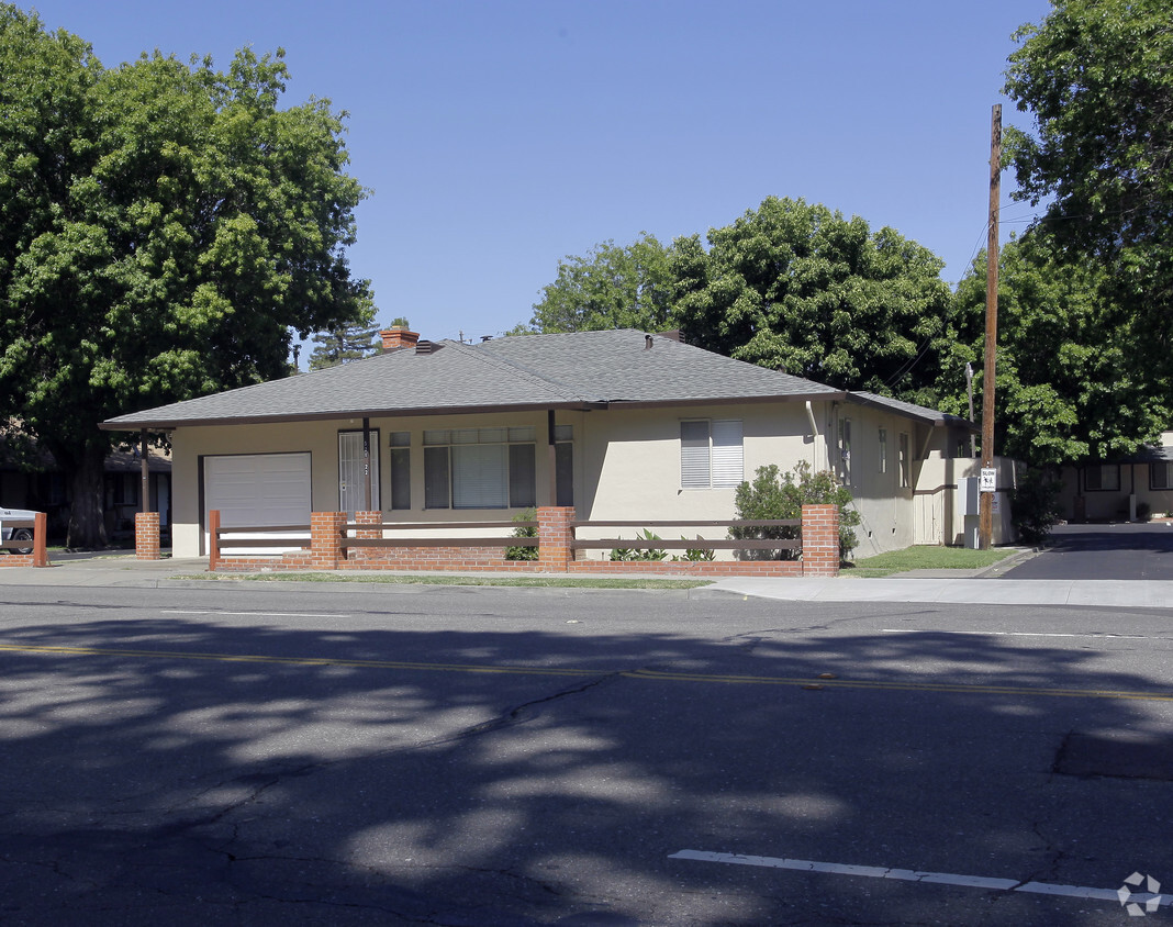 Building Photo - 521 5th St