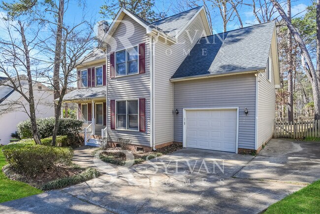 Foto del edificio - Lovely 3BR Colonial with Attached Garage!