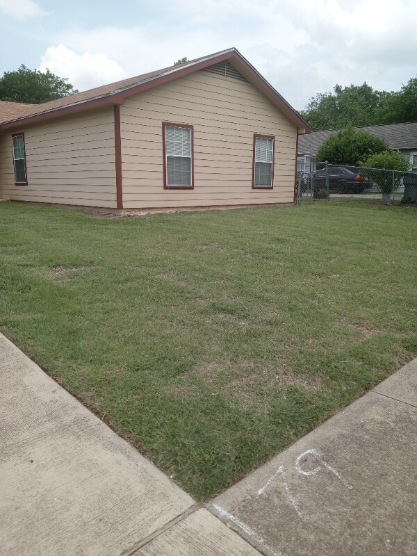 Foto del edificio - 5804 Redstone Dr