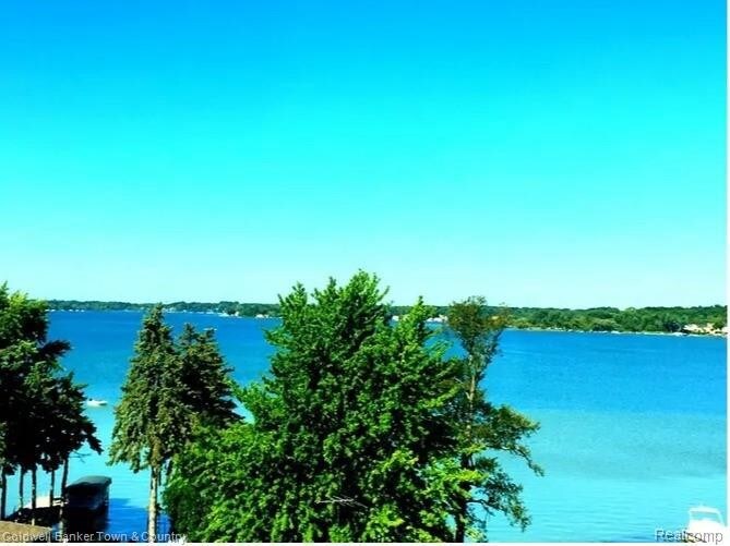 Primary Photo - 1700 Cass Lake Rd