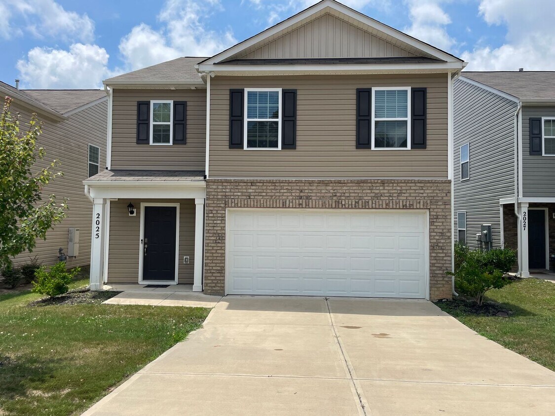Foto principal - Complimentary Rent for a July ONLY Move in...