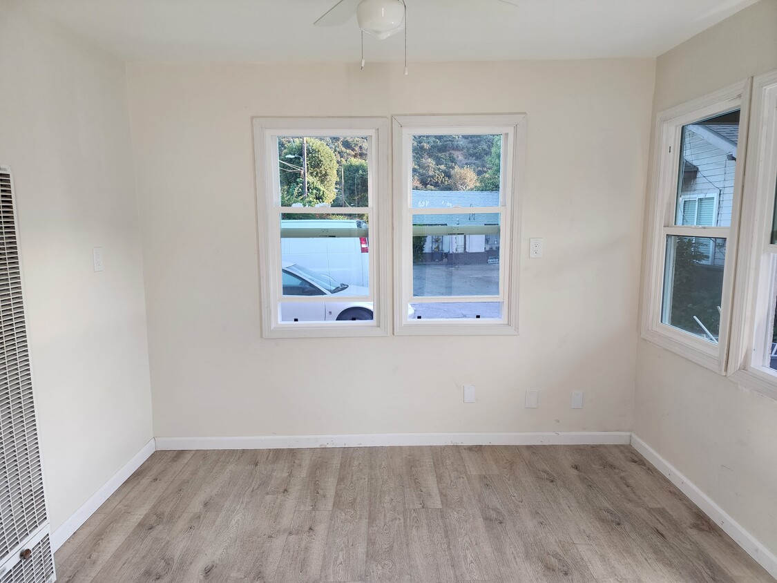 Building Photo - Quaint Updated 1 Bed/ 1 Bath Apartment!