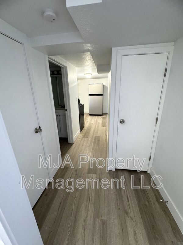 Building Photo - 789 N 200 E