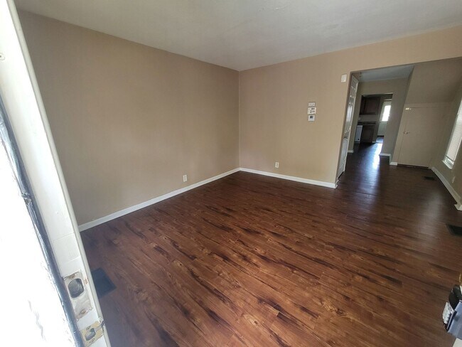 Building Photo - 622 Ross Ave