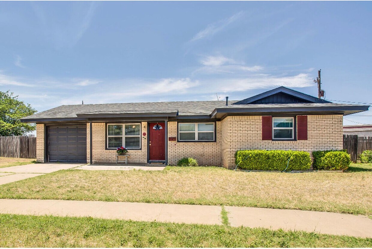 Primary Photo - northwest lubbock home pre-leasing for mid...