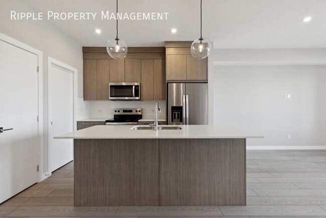 Building Photo - AMAZING 2 BED/ 1 BATH CONDO WITH PETS ALLOWED!