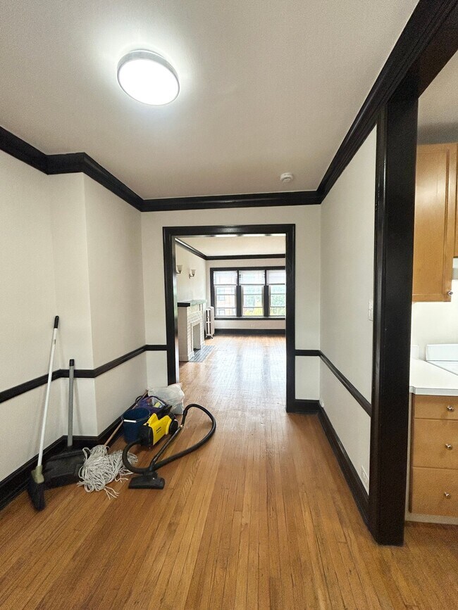 Foto del edificio - 3651 N Racine Ave