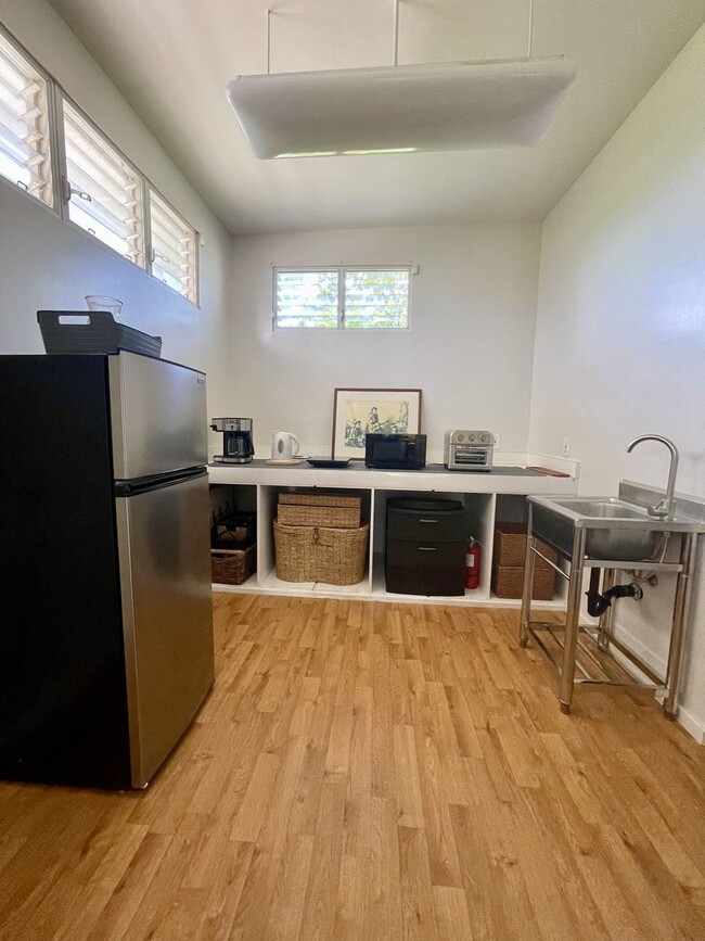 Building Photo - Fresh, Kahala, Ohana Unit Includes Utiliti...