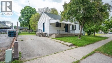 Building Photo - 848 Colborne St E