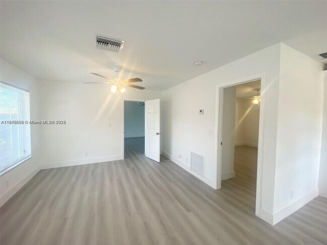 Foto del edificio - 1005 NE 2nd St