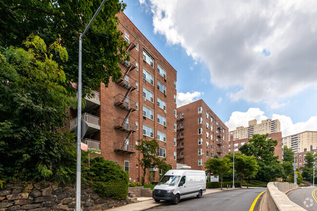 View From Street - The Bonnie Crest