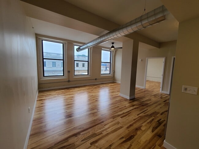 n.º 303 Sala de estar - Downtown Lofts