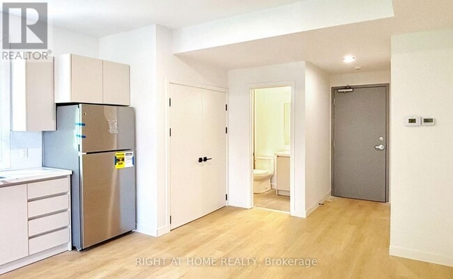 Building Photo - 135 Sweetland Ave